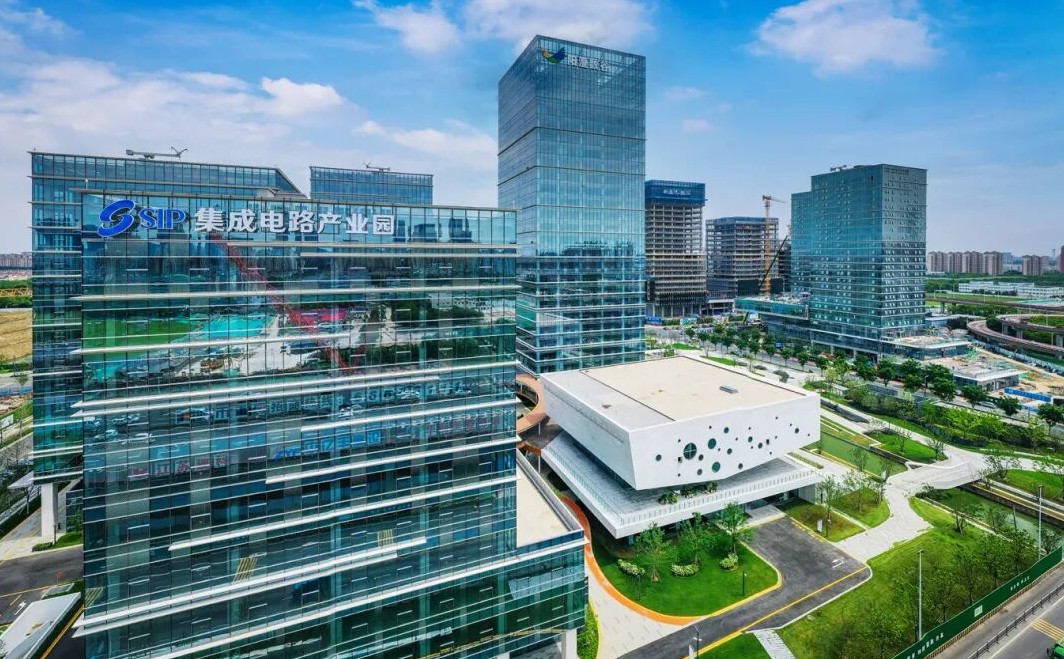 千億集群筑基，創新浪潮奔涌